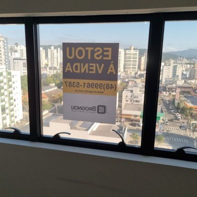 Sala com 26m², no bairro Campinas em São José