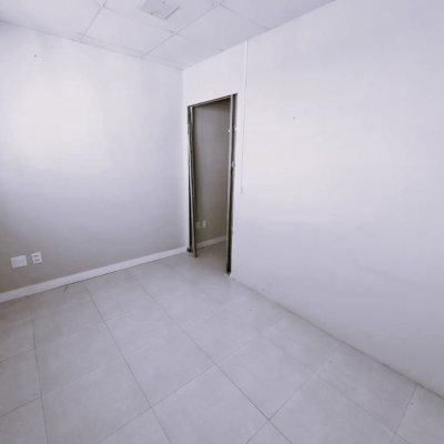 Sala com 26m², no bairro Campinas em São José