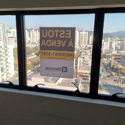 Sala com 26m², no bairro Campinas em São José