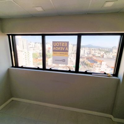 Sala com 26m², no bairro Campinas em São José