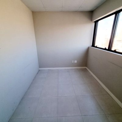 Sala com 26m², no bairro Campinas em São José
