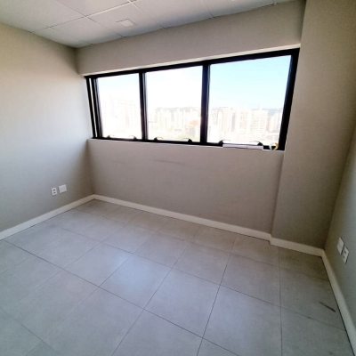 Sala com 26m², no bairro Campinas em São José