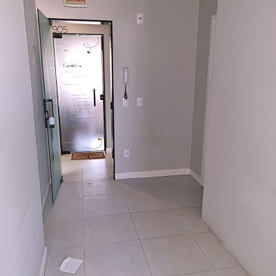 Sala com 26m², no bairro Campinas em São José