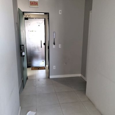 Sala com 26m², no bairro Campinas em São José