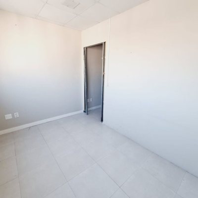 Sala com 26m², no bairro Campinas em São José