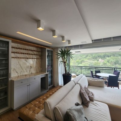 Apartamentos com 170m², 4 quartos, 2 suítes, 3 garagens, no bairro Itacorubi em Florianópolis