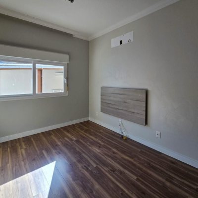 Casa Residencial com 173m², 3 quartos, 1 suíte, 4 garagens, no bairro Campeche em Florianópolis