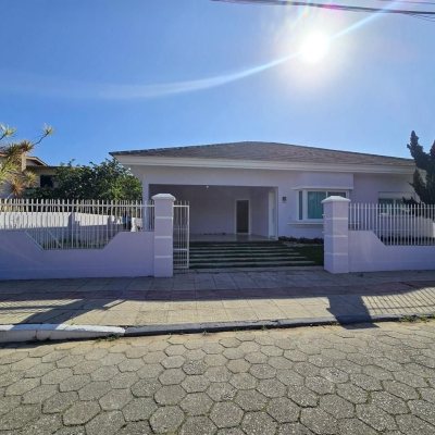 Casa Residencial com 173m², 3 quartos, 1 suíte, 4 garagens, no bairro Campeche em Florianópolis