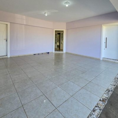 Casa Residencial com 173m², 3 quartos, 1 suíte, 4 garagens, no bairro Campeche em Florianópolis