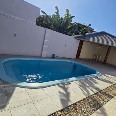 Casa Residencial com 173m², 3 quartos, 1 suíte, 4 garagens, no bairro Campeche em Florianópolis