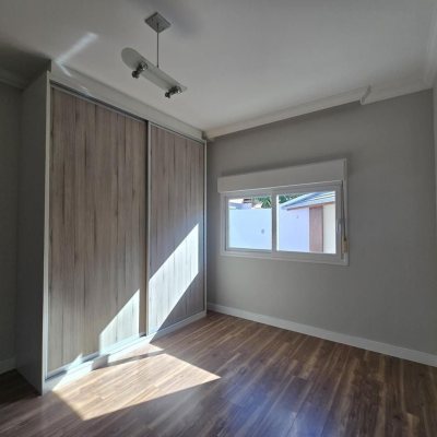 Casa Residencial com 173m², 3 quartos, 1 suíte, 4 garagens, no bairro Campeche em Florianópolis