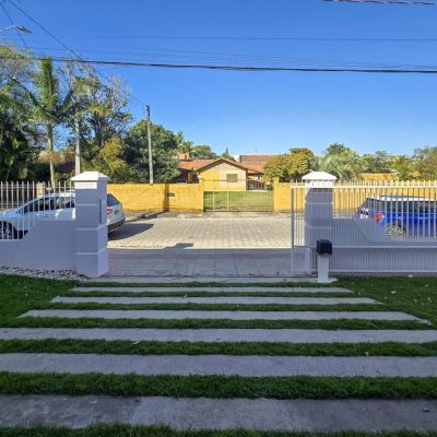 Casa Residencial com 173m², 3 quartos, 1 suíte, 4 garagens, no bairro Campeche em Florianópolis