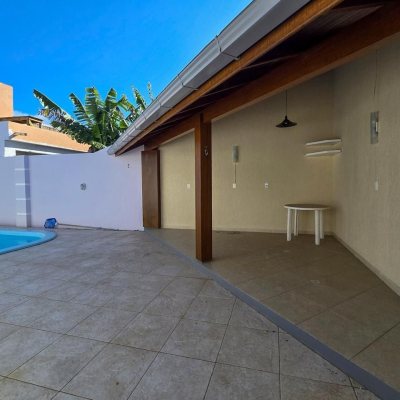 Casa Residencial com 173m², 3 quartos, 1 suíte, 4 garagens, no bairro Campeche em Florianópolis