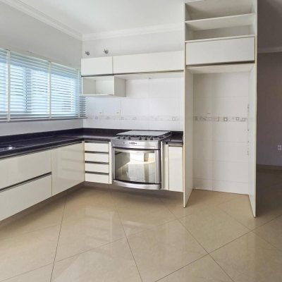 Casa Residencial com 173m², 3 quartos, 1 suíte, 4 garagens, no bairro Campeche em Florianópolis