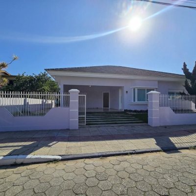 Casa Residencial com 173m², 3 quartos, 1 suíte, 4 garagens, no bairro Campeche em Florianópolis