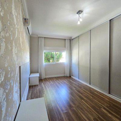 Casa Residencial com 173m², 3 quartos, 1 suíte, 4 garagens, no bairro Campeche em Florianópolis