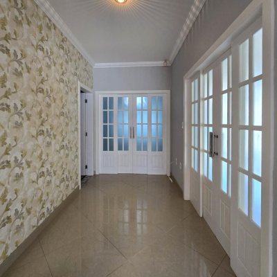 Casa Residencial com 173m², 3 quartos, 1 suíte, 4 garagens, no bairro Campeche em Florianópolis