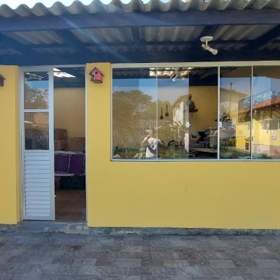 Casa Residencial com 215m², 4 quartos, 1 suíte, 4 garagens, no bairro Barra da Lagoa em Florianópolis