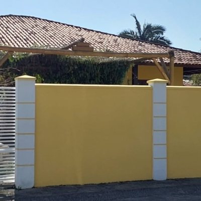 Casa Residencial com 215m², 4 quartos, 1 suíte, 4 garagens, no bairro Barra da Lagoa em Florianópolis