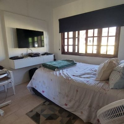 Casa Residencial com 215m², 4 quartos, 1 suíte, 4 garagens, no bairro Barra da Lagoa em Florianópolis