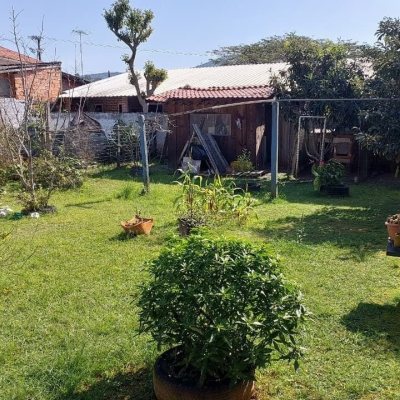 Casa Residencial com 215m², 4 quartos, 1 suíte, 4 garagens, no bairro Barra da Lagoa em Florianópolis