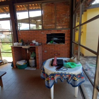 Casa Residencial com 215m², 4 quartos, 1 suíte, 4 garagens, no bairro Barra da Lagoa em Florianópolis