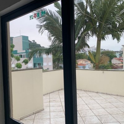 Cobertura com 105m², 2 quartos, 1 garagem, no bairro Canasvieiras em Florianópolis