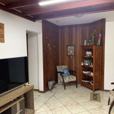 Cobertura com 105m², 2 quartos, 1 garagem, no bairro Canasvieiras em Florianópolis