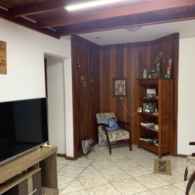 Cobertura com 105m², 2 quartos, 1 garagem, no bairro Canasvieiras em Florianópolis
