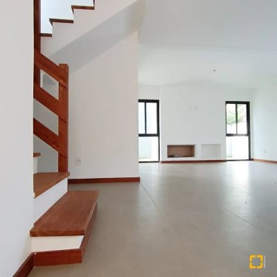 Casa Residencial com 149m², 3 quartos, 1 suíte, 1 garagem, no bairro Campeche em Florianópolis