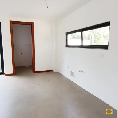 Casa Residencial com 149m², 3 quartos, 1 suíte, 1 garagem, no bairro Campeche em Florianópolis