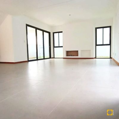 Casa Residencial com 149m², 3 quartos, 1 suíte, 1 garagem, no bairro Campeche em Florianópolis