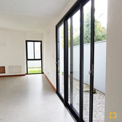 Casa Residencial com 149m², 3 quartos, 1 suíte, 1 garagem, no bairro Campeche em Florianópolis