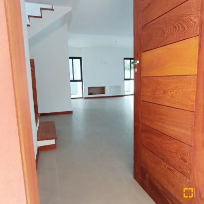 Casa Residencial com 149m², 3 quartos, 1 suíte, 1 garagem, no bairro Campeche em Florianópolis