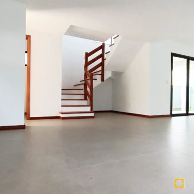 Casa Residencial com 149m², 3 quartos, 1 suíte, 1 garagem, no bairro Campeche em Florianópolis