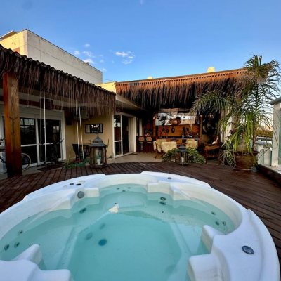 Cobertura com 185m², 2 quartos, 2 suítes, 2 garagens, no bairro Campeche em Florianópolis