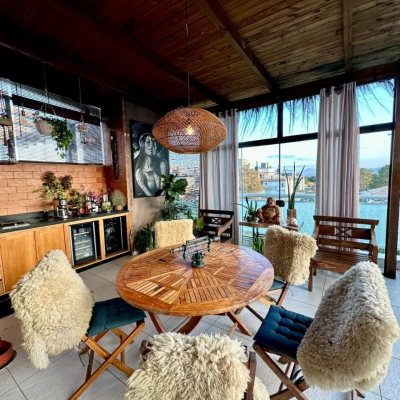 Cobertura com 185m², 2 quartos, 2 suítes, 2 garagens, no bairro Campeche em Florianópolis