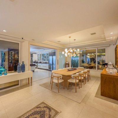Casa em Condomínio com 890m², 5 quartos, 5 suítes, 6 garagens, no bairro Jurerê Internacional em Florianópolis