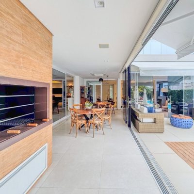 Casa em Condomínio com 890m², 5 quartos, 5 suítes, 6 garagens, no bairro Jurerê Internacional em Florianópolis