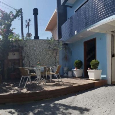 Casa Residencial com 150m², 4 quartos, 2 suítes, 2 garagens, no bairro Vargem Do Bom Jesus em Florianópolis