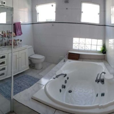 Casa Residencial com 150m², 4 quartos, 2 suítes, 2 garagens, no bairro Vargem Do Bom Jesus em Florianópolis