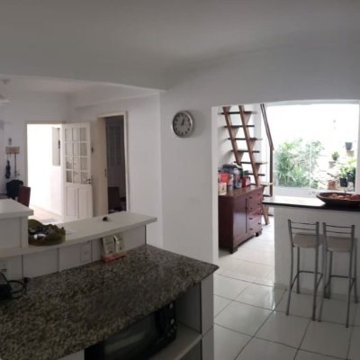 Casa Residencial com 150m², 4 quartos, 2 suítes, 2 garagens, no bairro Vargem Do Bom Jesus em Florianópolis