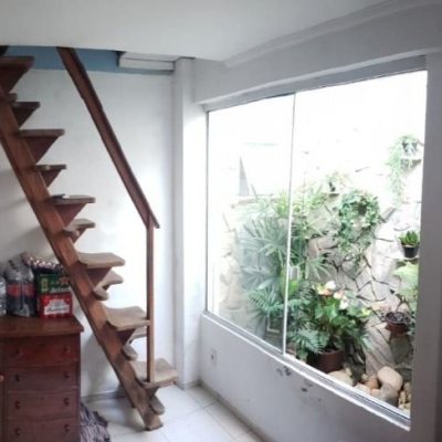 Casa Residencial com 150m², 4 quartos, 2 suítes, 2 garagens, no bairro Vargem Do Bom Jesus em Florianópolis