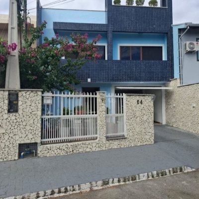 Casa Residencial com 150m², 4 quartos, 2 suítes, 2 garagens, no bairro Vargem Do Bom Jesus em Florianópolis