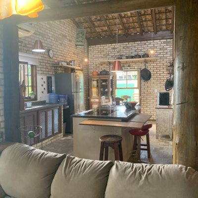 Casa Residencial com 157m², 3 quartos, 1 suíte, 4 garagens, no bairro Campeche em Florianópolis