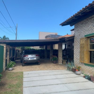 Casa Residencial com 157m², 3 quartos, 1 suíte, 4 garagens, no bairro Campeche em Florianópolis