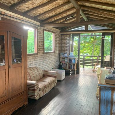 Casa Residencial com 157m², 3 quartos, 1 suíte, 4 garagens, no bairro Campeche em Florianópolis