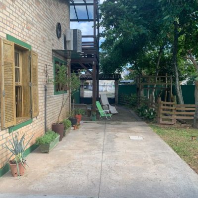 Casa Residencial com 157m², 3 quartos, 1 suíte, 4 garagens, no bairro Campeche em Florianópolis