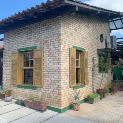 Casa Residencial com 157m², 3 quartos, 1 suíte, 4 garagens, no bairro Campeche em Florianópolis