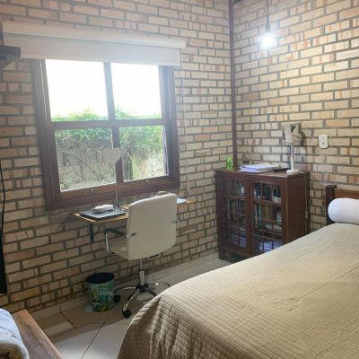 Casa Residencial com 157m², 3 quartos, 1 suíte, 4 garagens, no bairro Campeche em Florianópolis